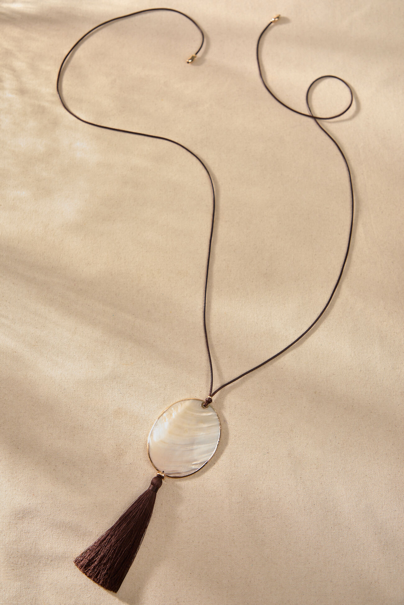 Fresh Shell Cord Necklace