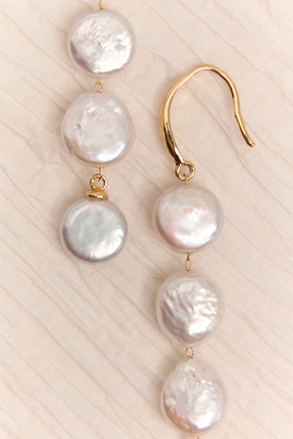 Pearl Coin Dangle Earrings Detail 2 - Altar'd State