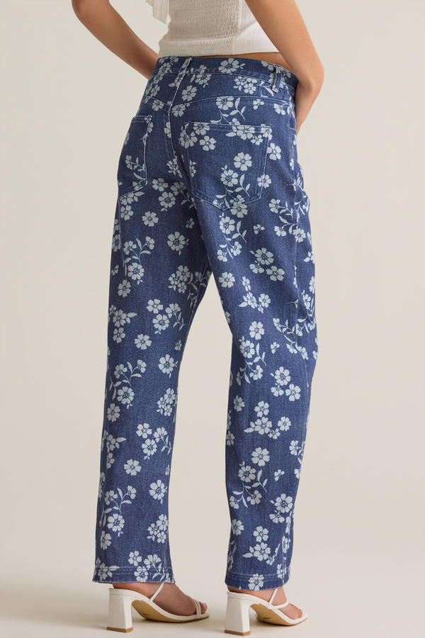 Carrie Floral Boyfriend Jean Detail 4 - Altar'd State