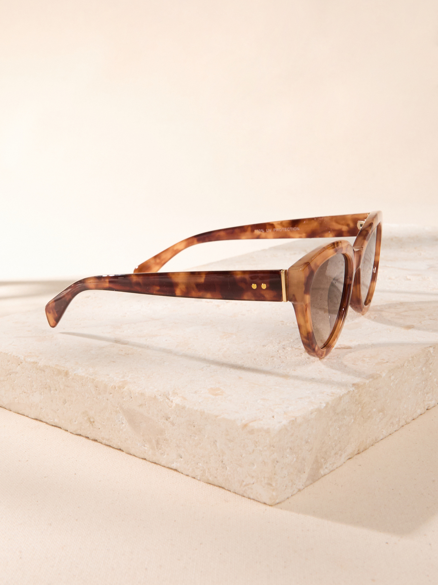 Moxie Cat-Eye Sunglasses in Tortoise | Altar'd State