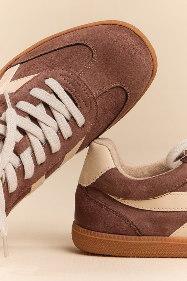 Sasha Sneakers Detail 4 - Altar'd State